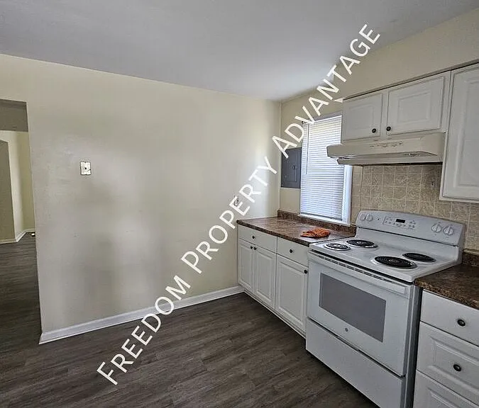 130 Hall Ave #BOTTOM — Photo 4