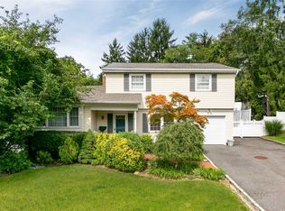50 Peerless Dr, Oyster Bay, NY 11771