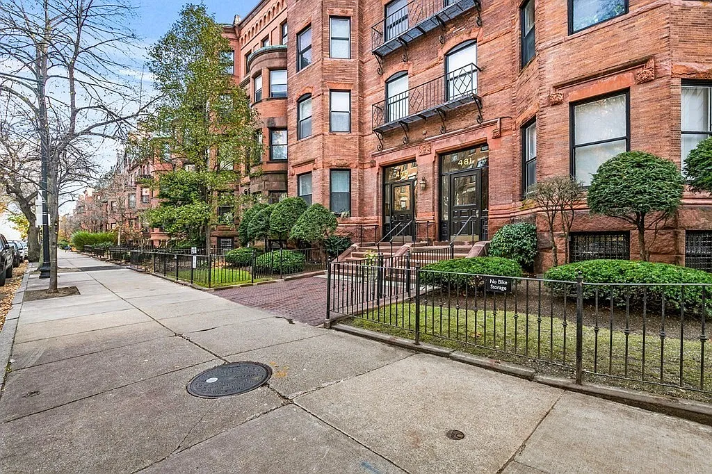2 bed, 9999 sqft, $4,300 — Photo 2