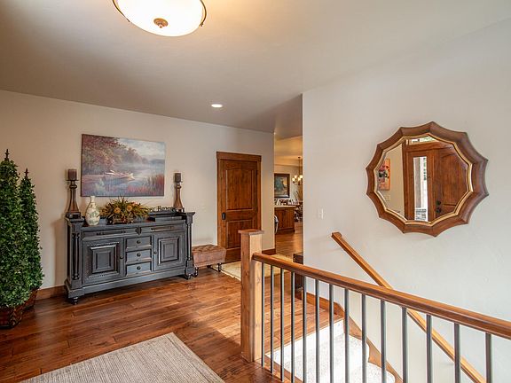3rd image of 1017 Mountain Park Dr