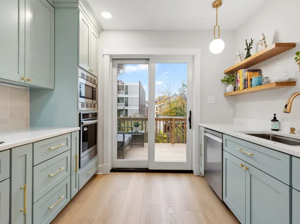 6343 Walnut St, Pittsburgh, PA 15206