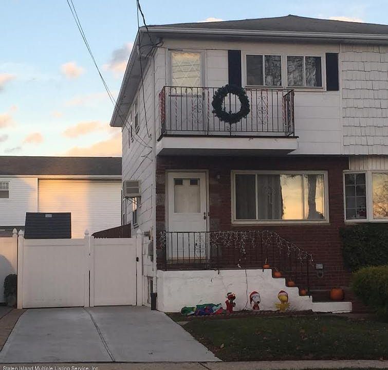 1st image of 107 Redgrave Ave