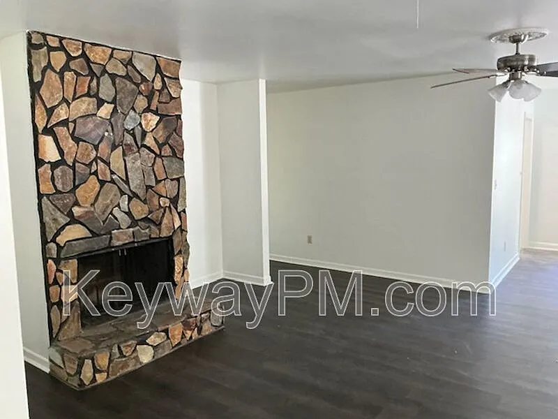 Building Photo - 3204 N Wimbledon Dr