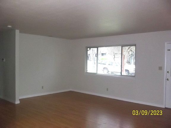 3rd image of 5214 Valonia St