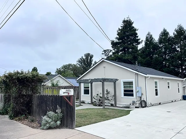 3 bed, 1371 sqft, $4,295 — Photo 2