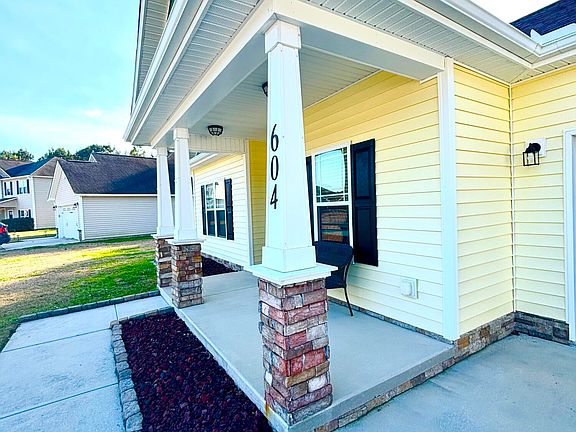 3rd image of 604 Spoleto Court