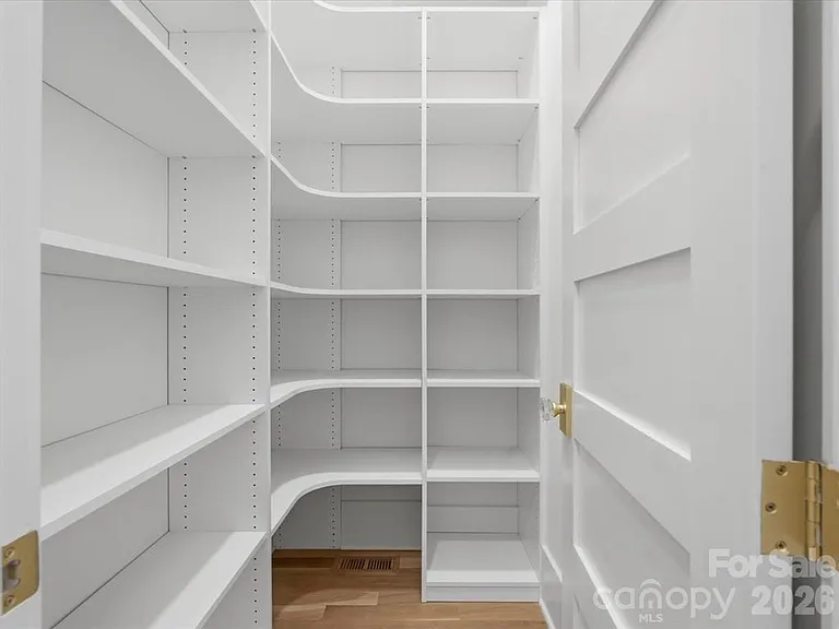 431 W Peterson Dr — Photo 14