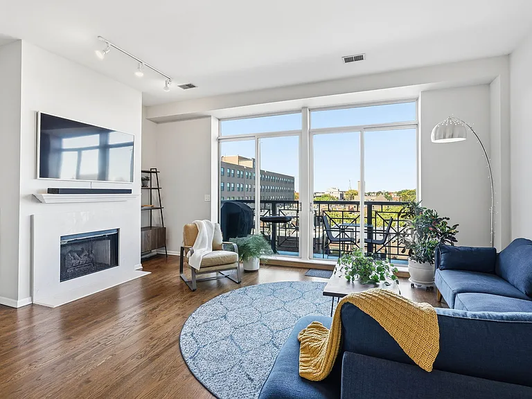 1350 W Fullerton Ave #511 — Photo 3