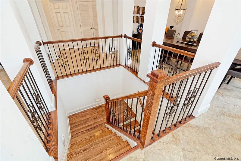 3rd image of 806 VLY POINTE Drive