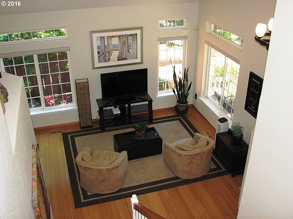 3rd image of 179 NE Chancellor Ct