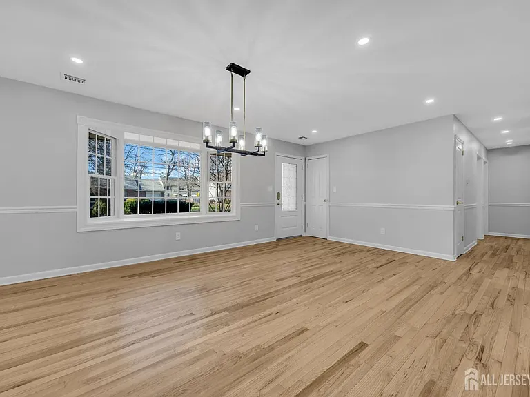 1430 Kearney Dr — Photo 8