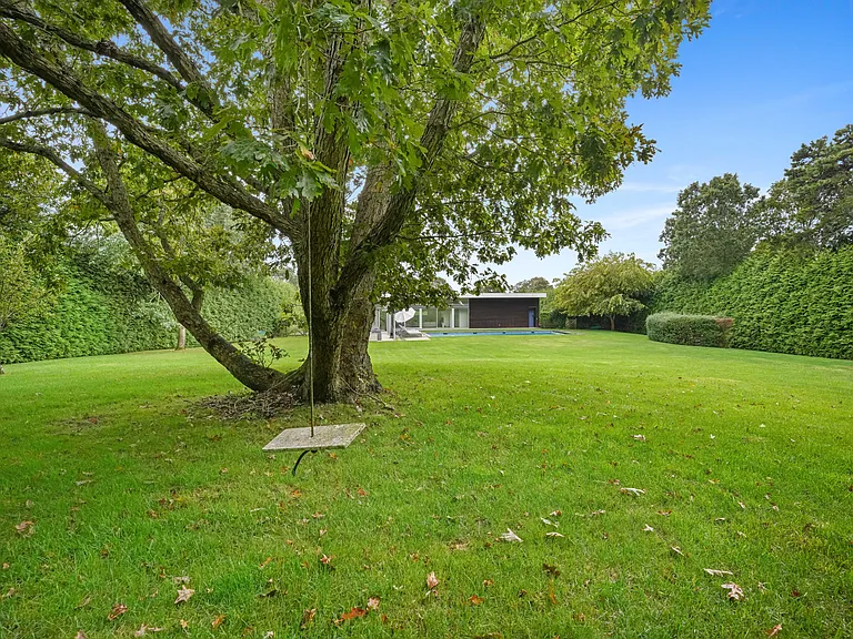 135 Middle Pond Rd — Photo 35