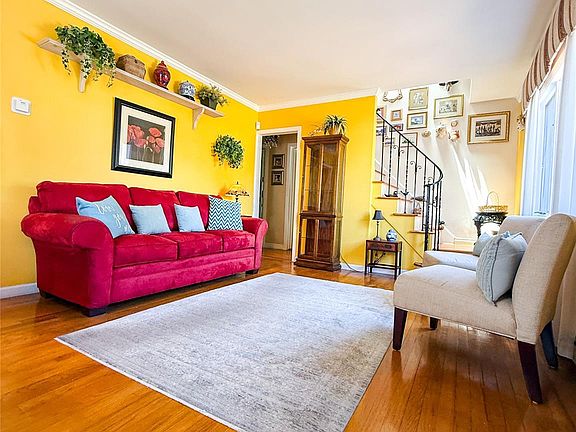 4th image of 2 Irvington Street