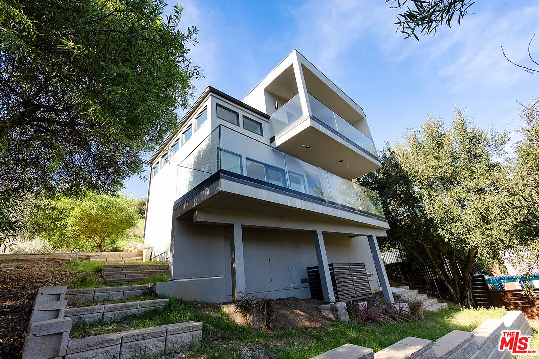 Building Photo - 26349 Fairside Rd