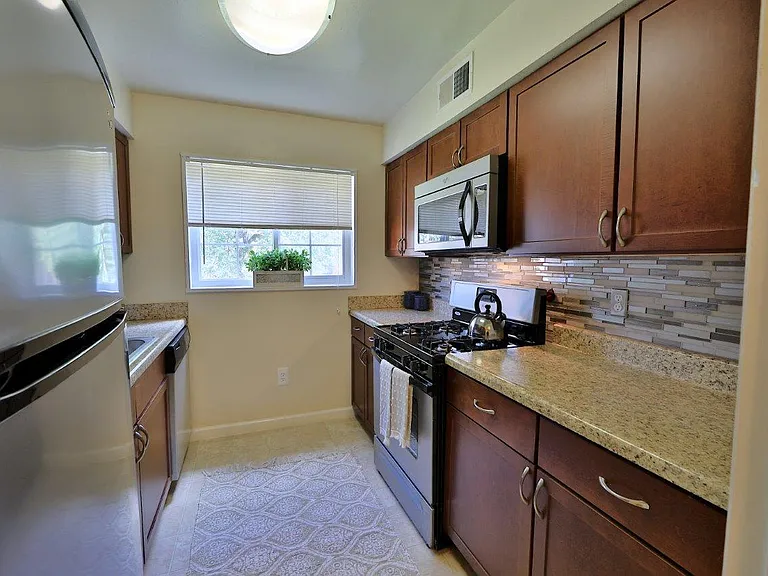 Mount Vernon Square Apartment Homes — Photo 13