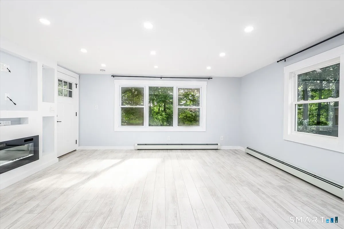 1 bed, 1.0 bath, 690 sqft, $2,300 — Photo 3