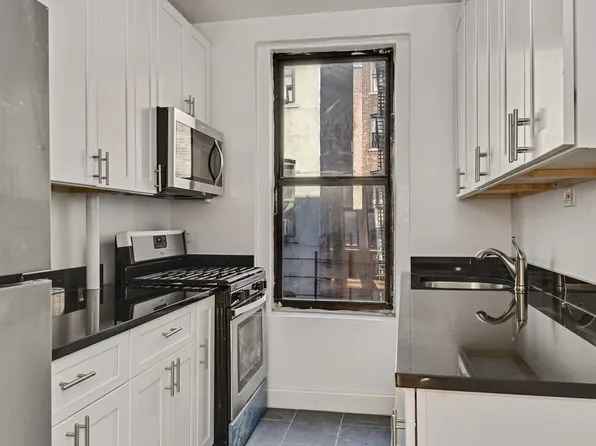 48 Pinehurst Avenue image 1 of 6