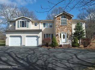 2138 Fox Rd, Bushkill, PA 18324