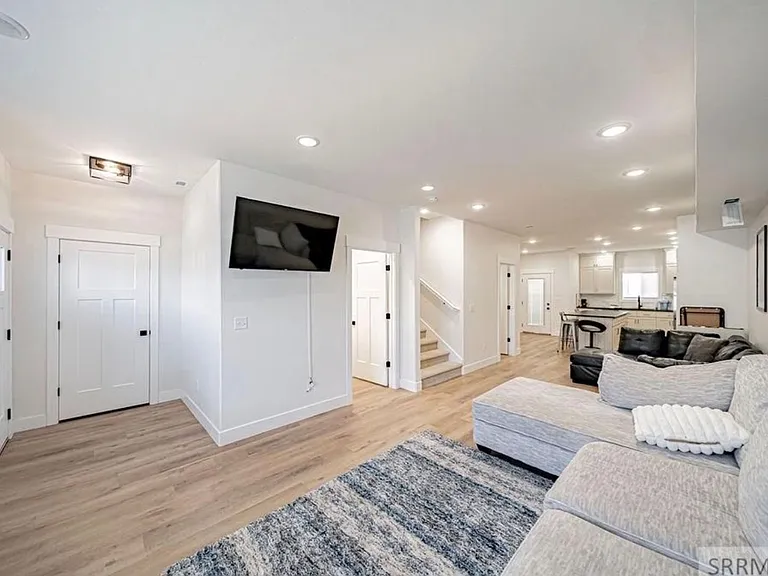 1426 Fremont Ave — Photo 2