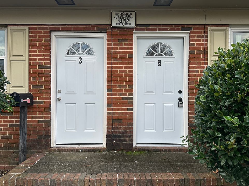 1st image of 411 Fort Worth Ave #2