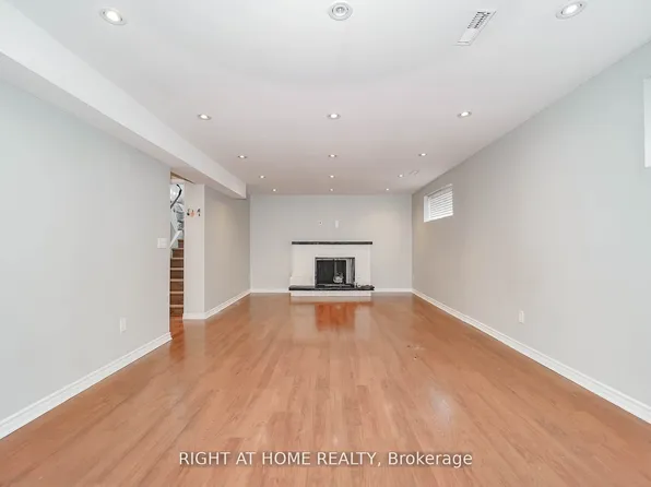 2 Iangrove Ter, Toronto, ON M1W 2H2