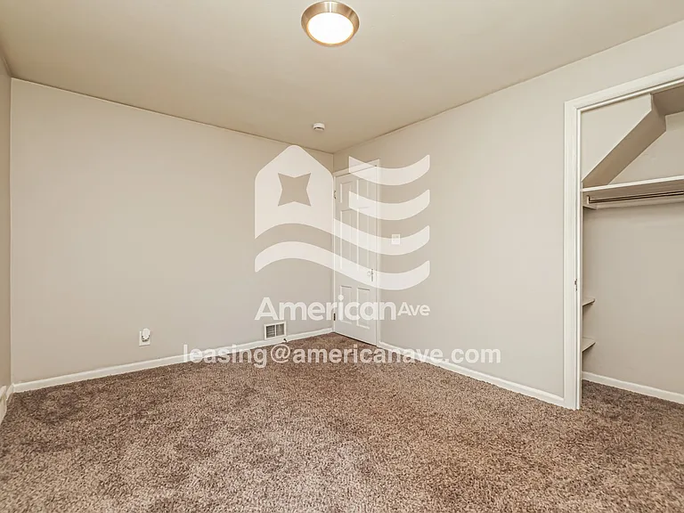 1097093_010_bedroom_11.jpg