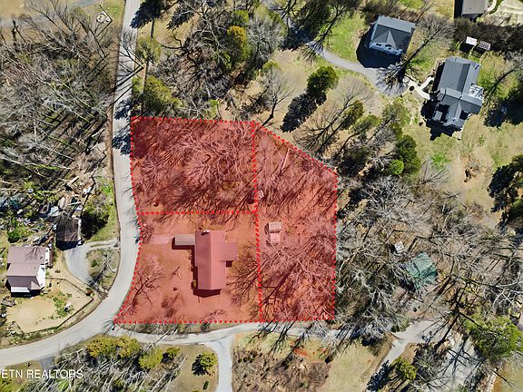 4th image of 165 Cedar Crest Ln