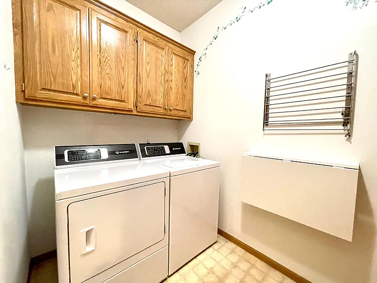 640 S Park Ct — Photo 23