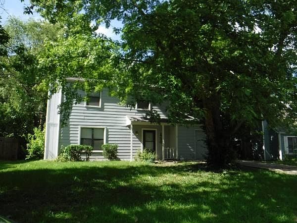 1730 W 3rd Front yard
