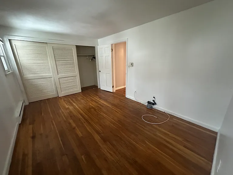 87 Phelps St — Photo 16