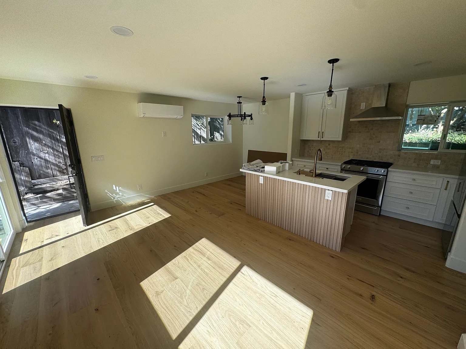 1 bed, 590 sqft, $2,500 — Photo 3