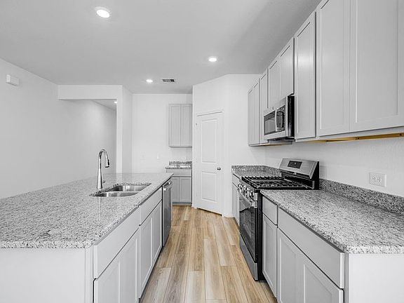 3rd image of 130 Daylight Crest Dr