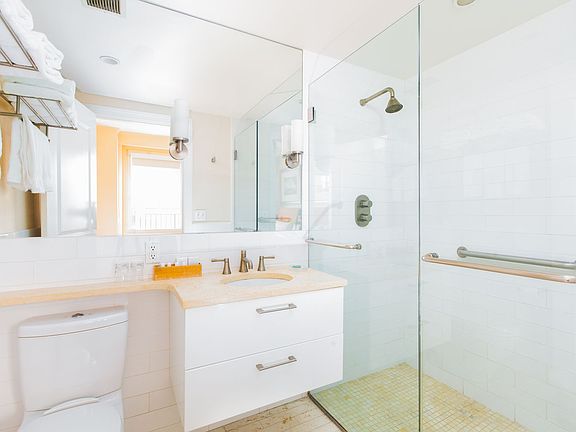 5th image of 111 E 56th St #1705