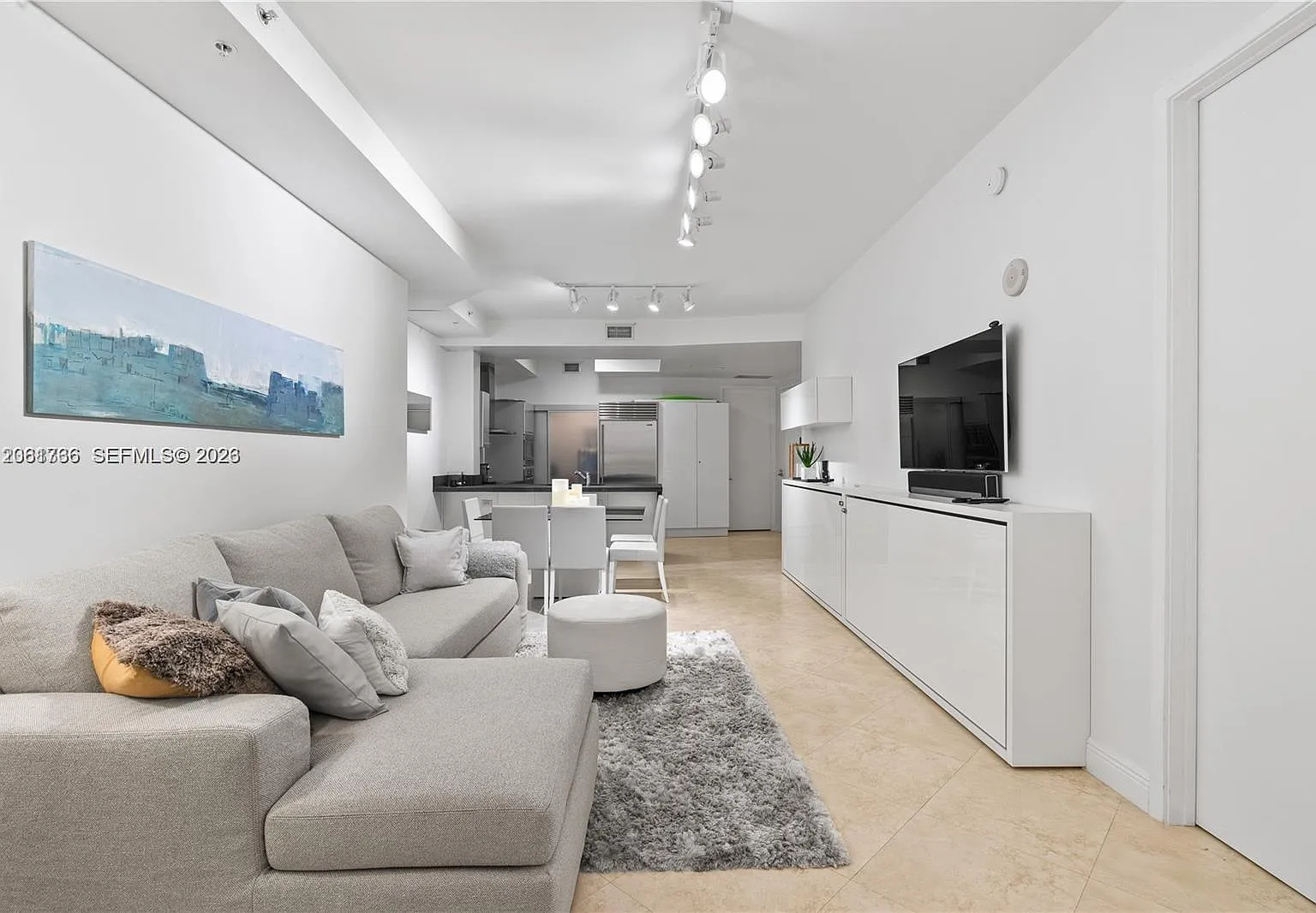 Trump Royale Condo — Photo 3