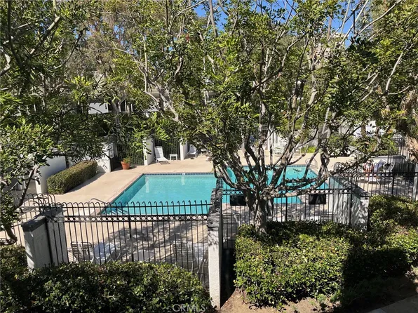 230 Lille Ln APT 204, Newport Beach, CA 92663