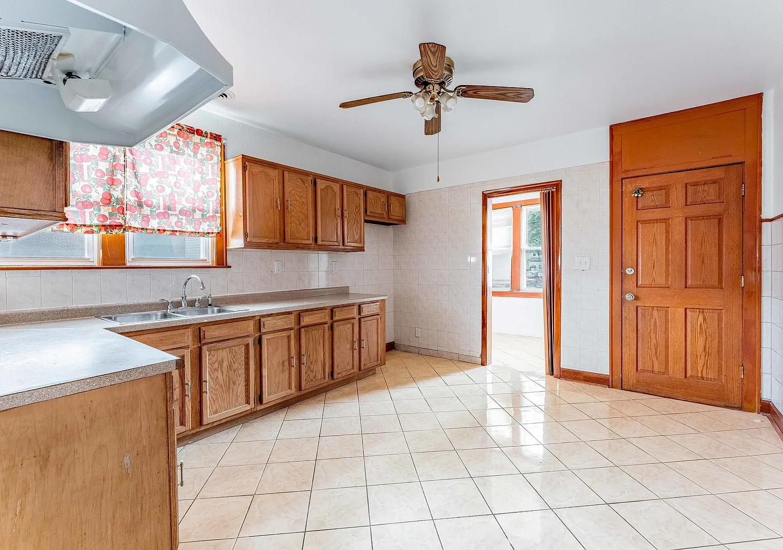 2 bed, 1200 sqft, $1,500 — Photo 4