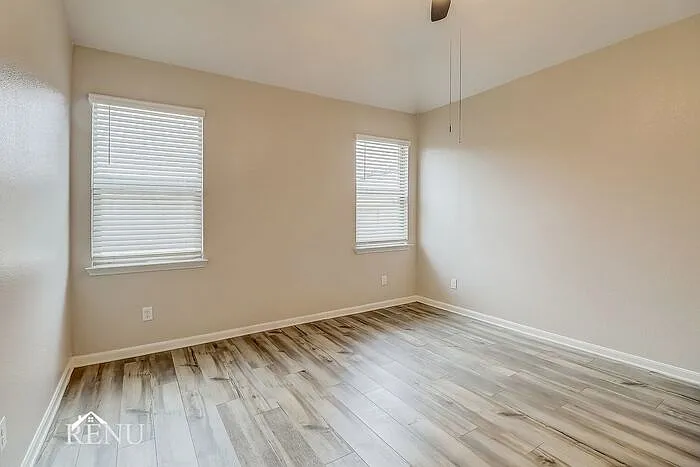 1940 Hialeah Dr — Photo 10