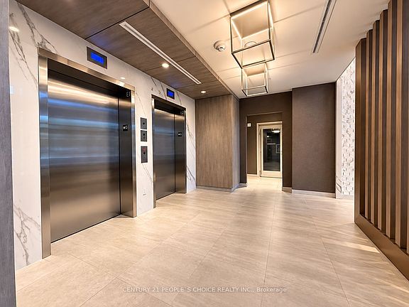 4th image of 415 Main St W #302