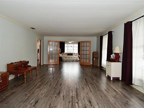 5th image of 202 W Marion St