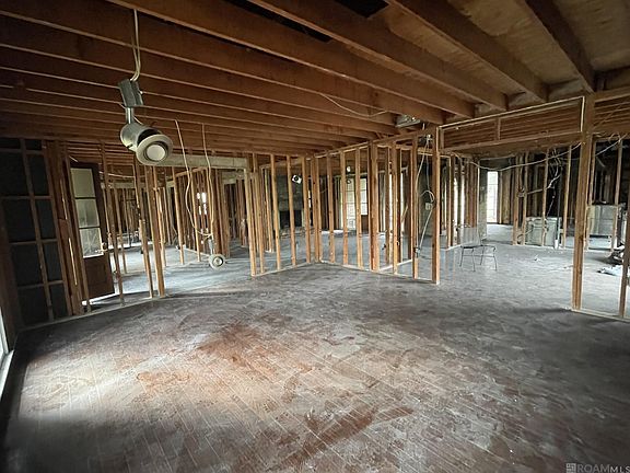 5th image of 5087 Sweetbriar St