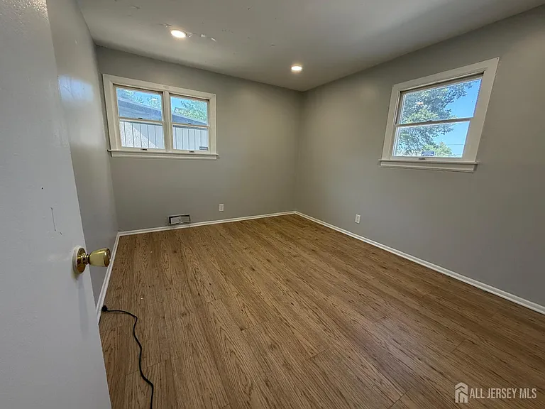 150 Patricia Ave — Photo 6