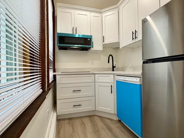 33 Charter St APT 3R, Boston, MA 02113