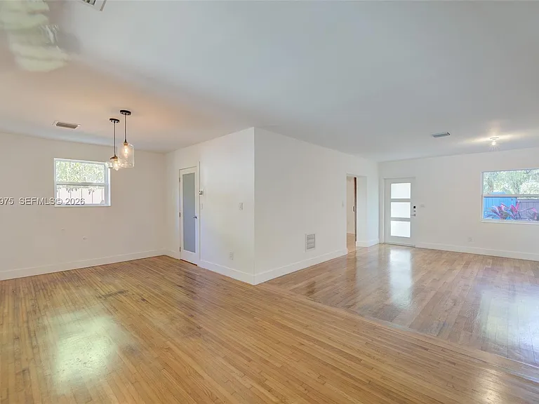 2441 Swanson Ave — Photo 11