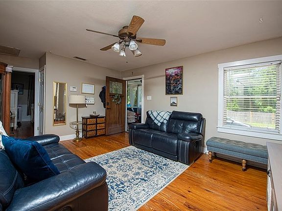 4th image of 406 W Violet St