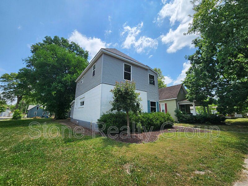 1st image of 1837 N 8th St