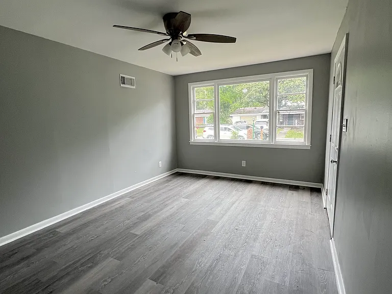 3609 Eastgate Dr — Photo 2