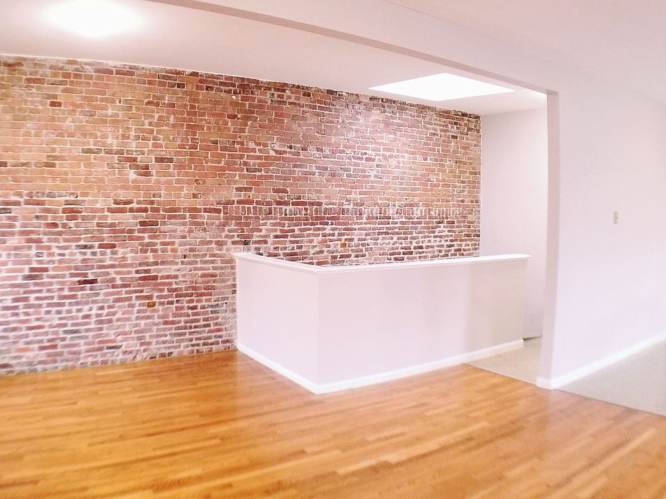 2nd image of 32-34 Hartwell St #Har32-3