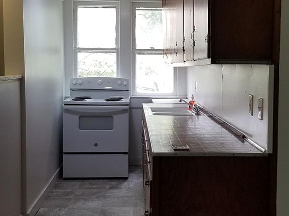 4th image of 301C Martin Ave #C