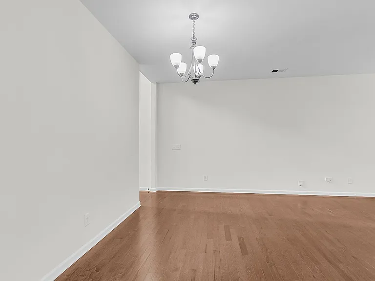 212 Longford Dr — Photo 10