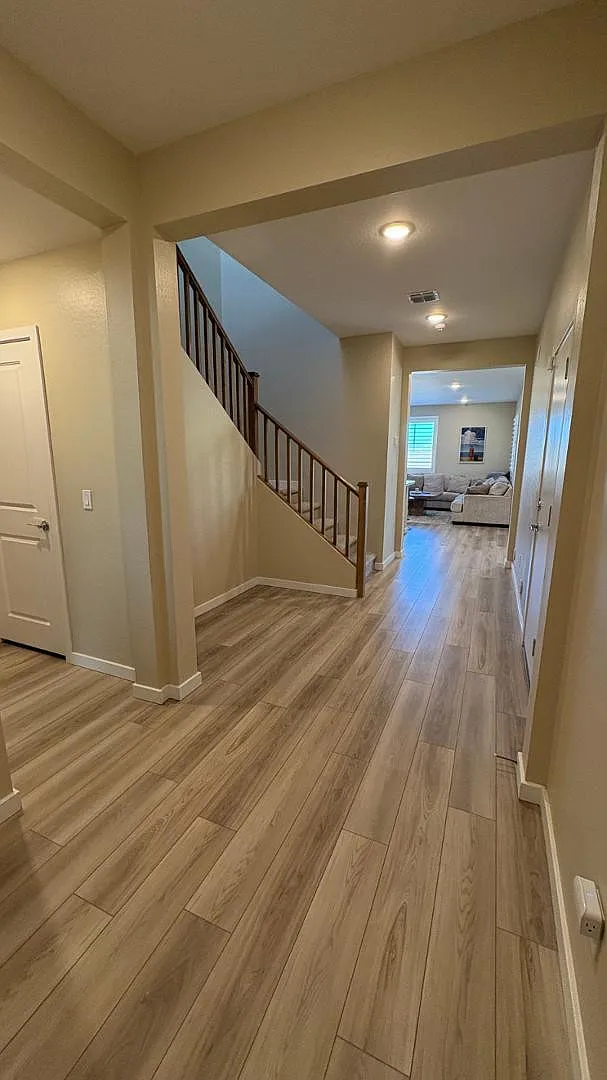 4 bed, 3.0 bath, 2468 sqft, $2,479 — Photo 4